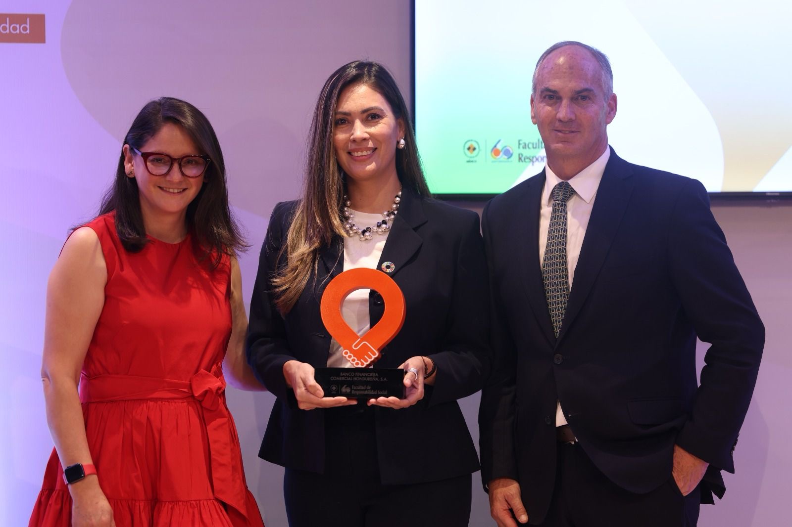 De Mi Tierra celebra sus 16 años recibiendo premio Anáhuac a la Responsabilidad Social 2024